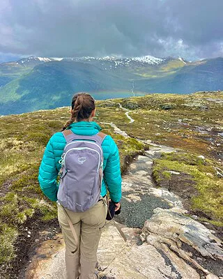 b6526c7f-c5d5-4753-81f9-00a1f9d3ade7